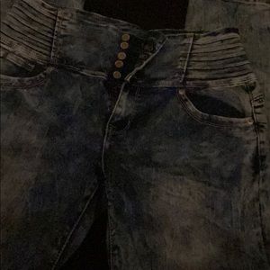 Fashionable high waisted jeans